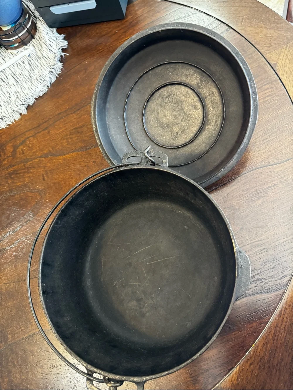 Wagner ware cast Iron Dutch Oven with Lid - Black